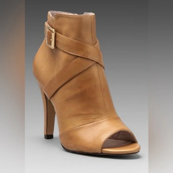 Vince Camuto Kina Leather Peep-Toe Bootie Carmel W/Straps & Buckle Size 9 - Picture 1 of 12